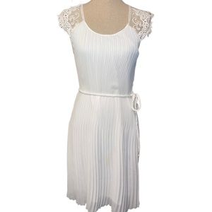 Signature By Robbie Bee Pleated Belted Dress Women’s Size 10 White Lace Detail